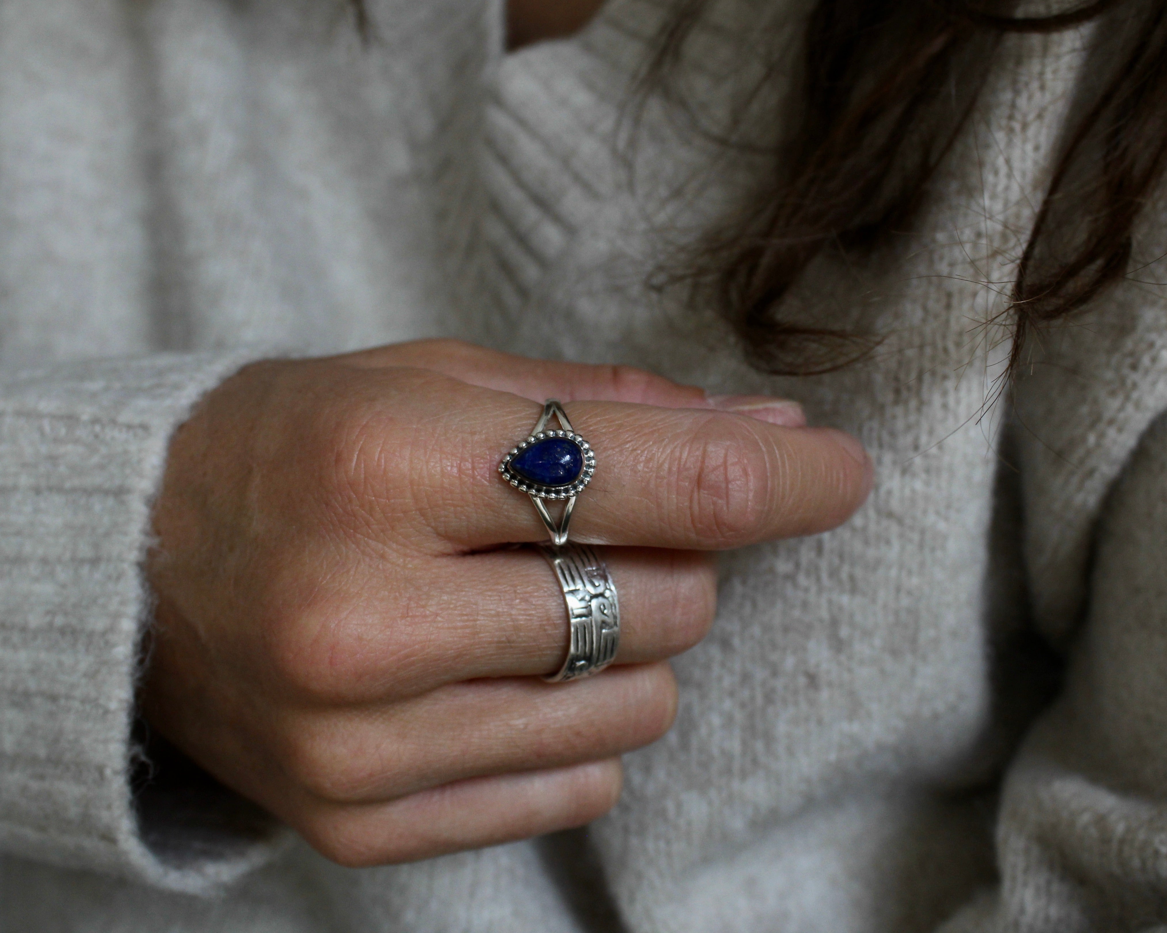 HARA, bague argent sterling et pierre semi-précieuse, lapis-lazuli.