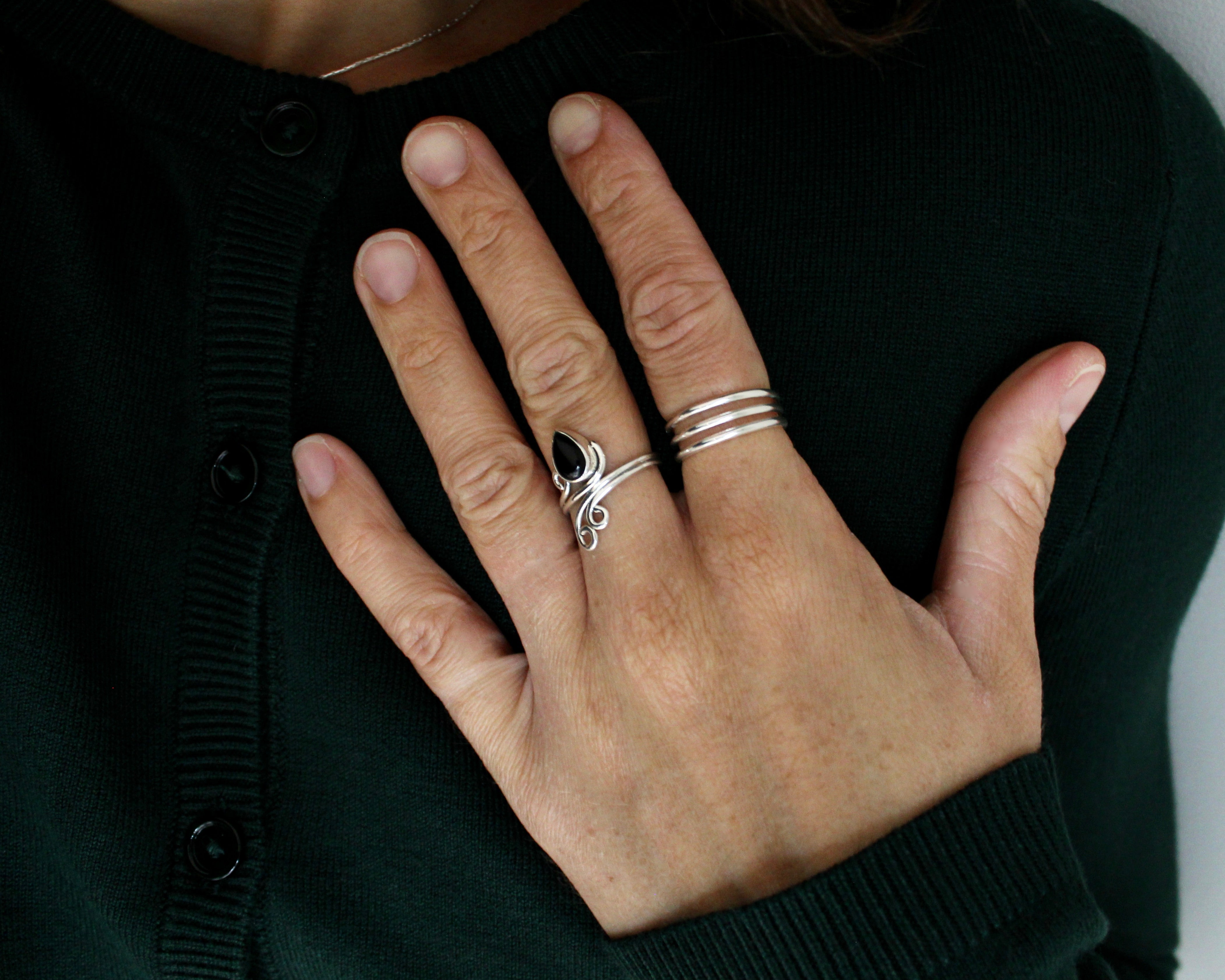 DÉLICATE, bague argent sterling et pierre semi-précieuse, onyx.