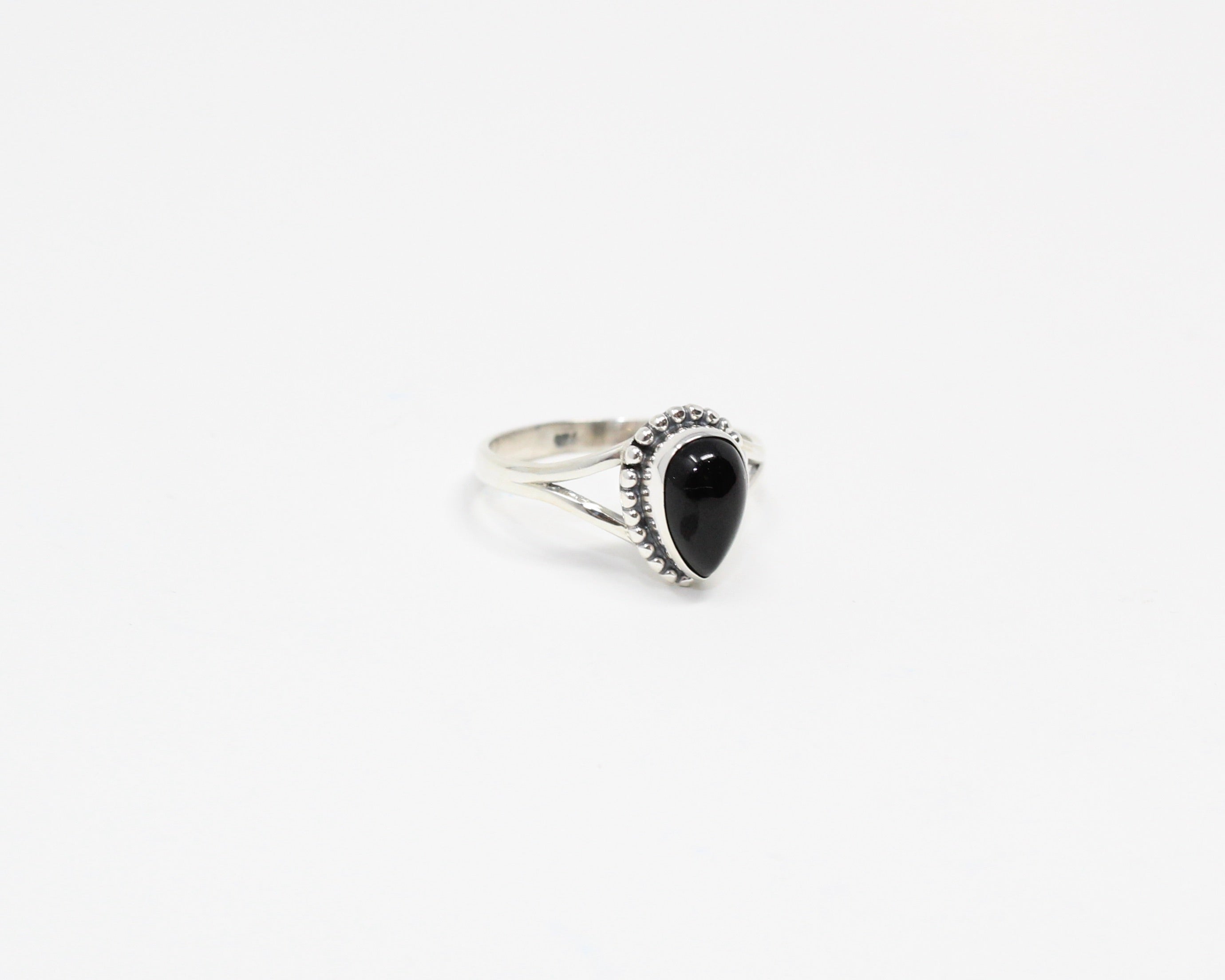 HARA, bague argent sterling et pierre semi-précieuse, onyx.