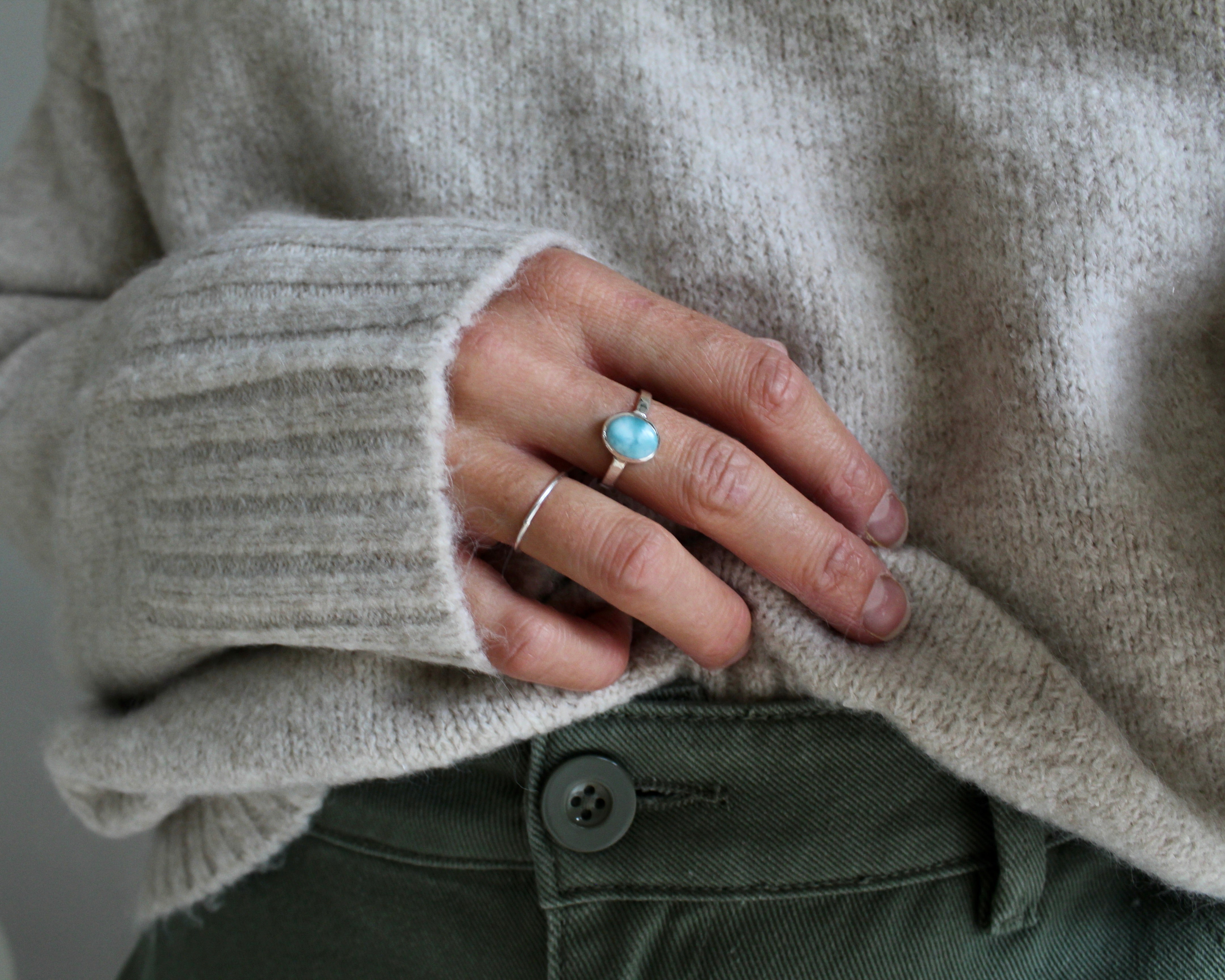 DISCRÈTE, larimar et argent sterling.