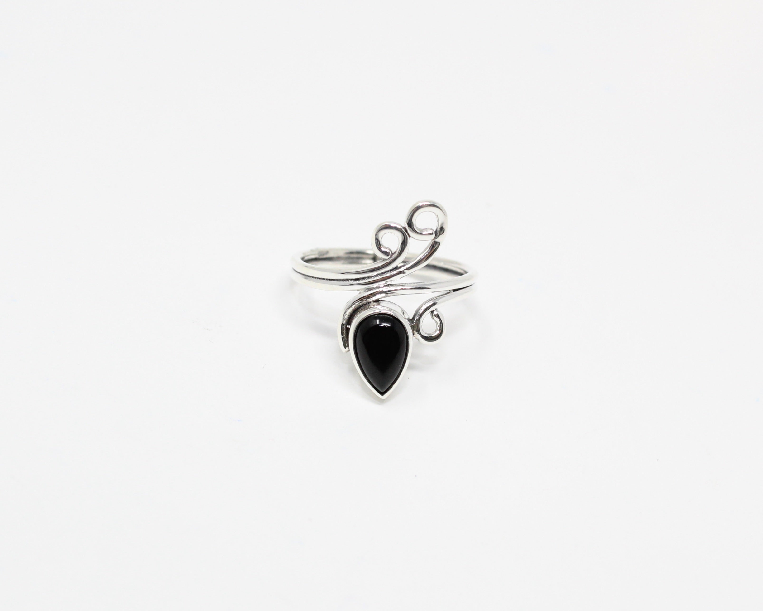 DÉLICATE, bague argent sterling et pierre semi-précieuse, onyx.