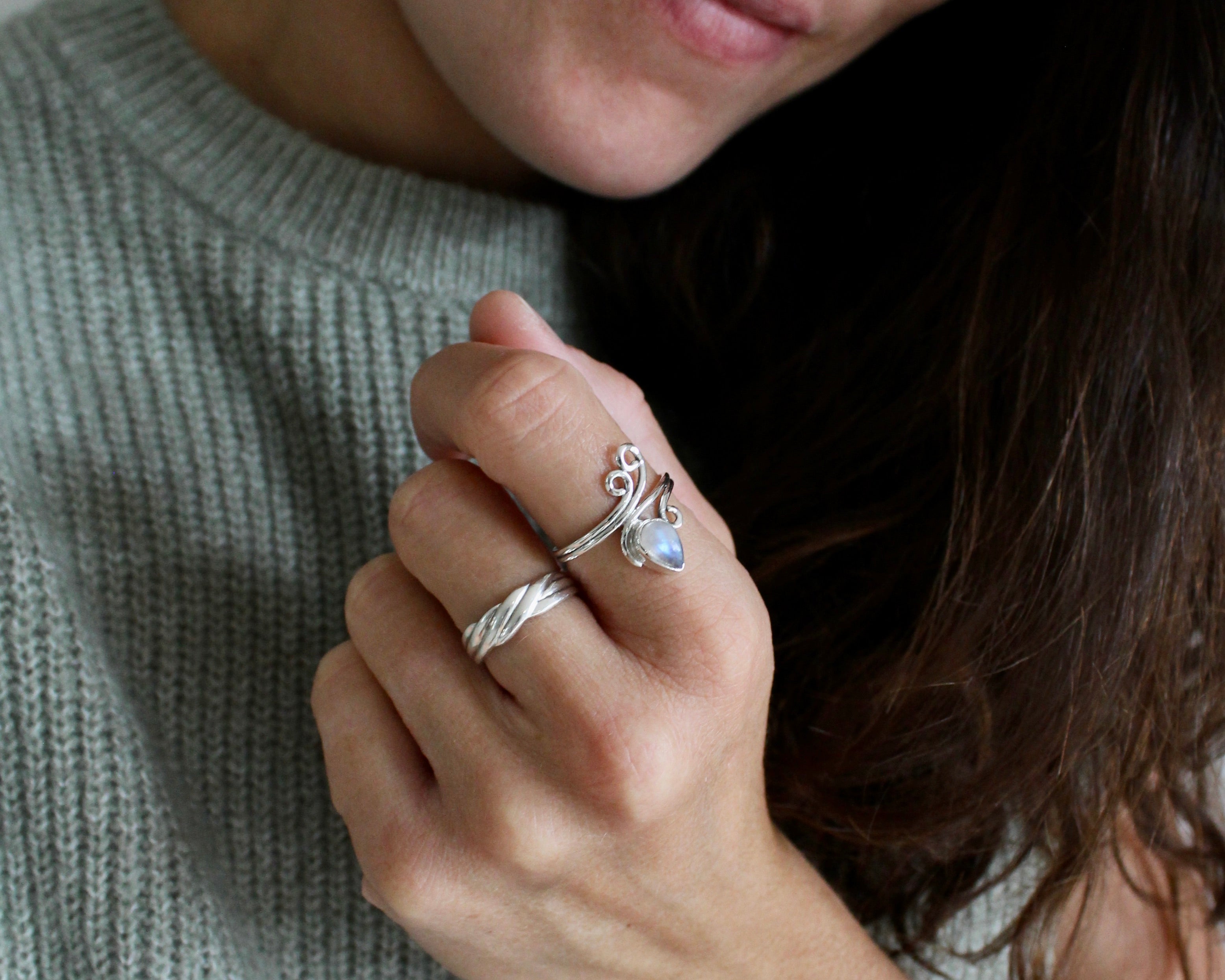 DÉLICATE, bague argent sterling et pierre semi-précieuse, pierre de lune.