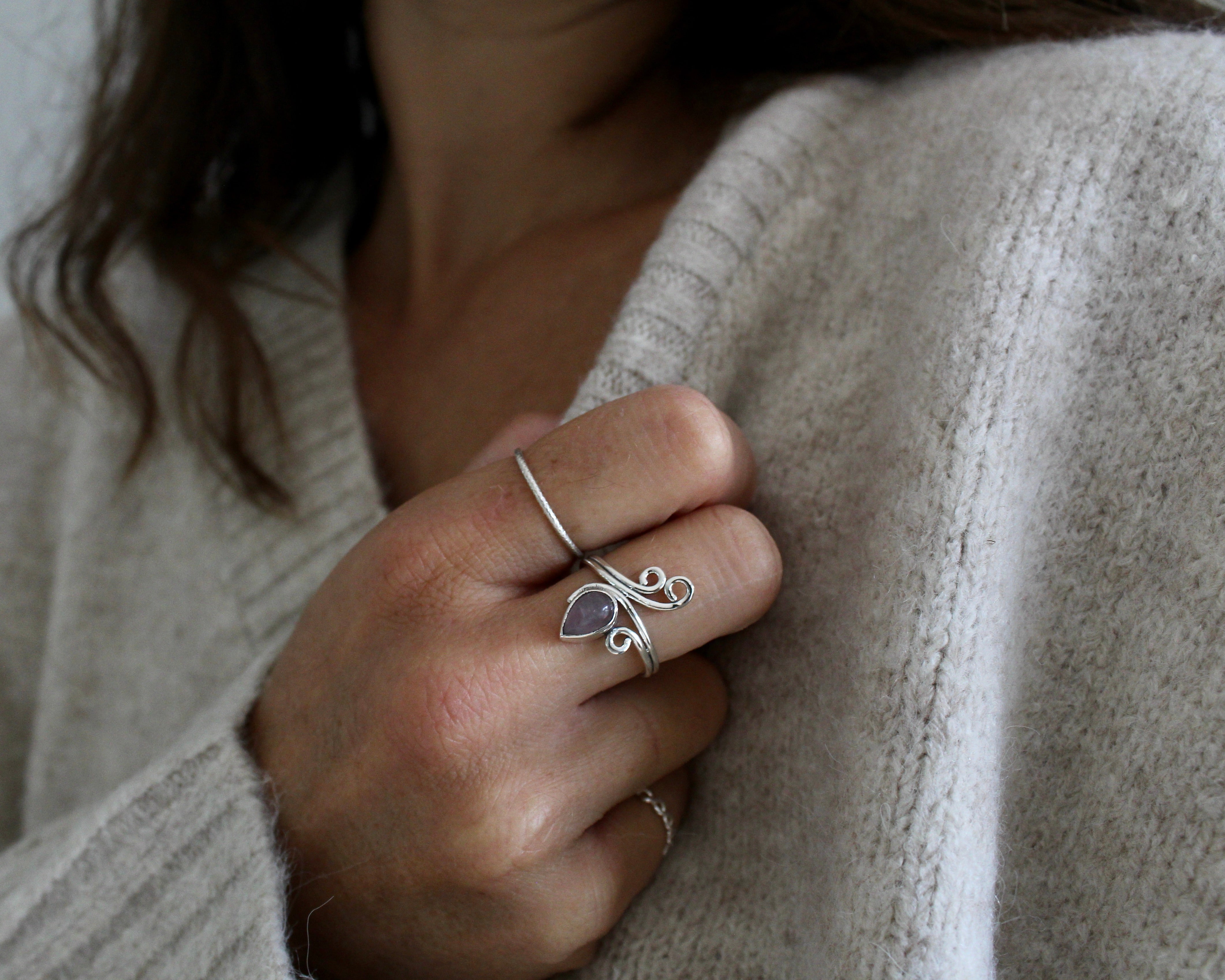 DÉLICATE, bague argent sterling et pierre semi-précieuse, quartz rose.